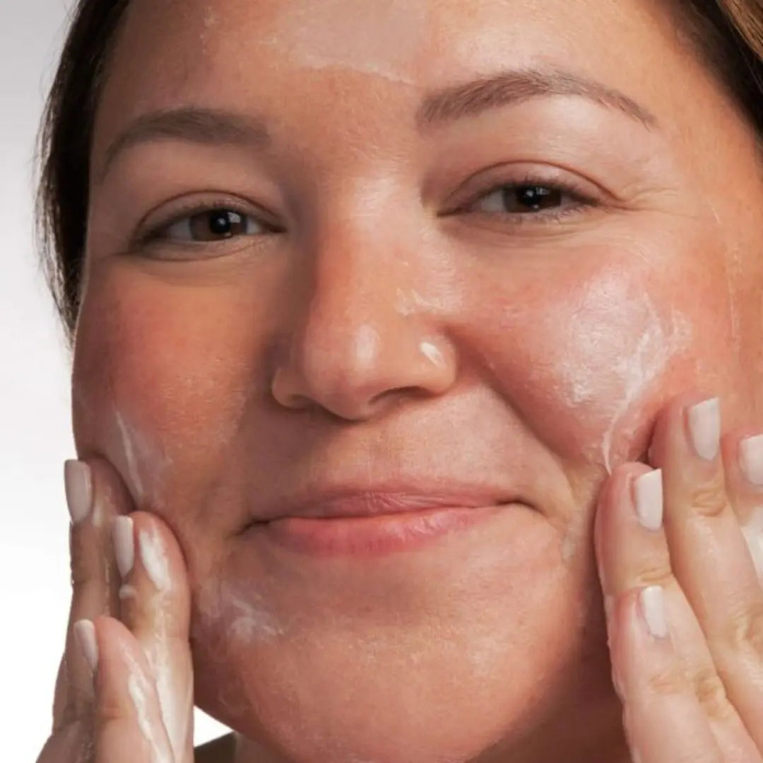 Neostrata Mandelic Clarifying Cleanser 200ml - www.Hudonline.no 