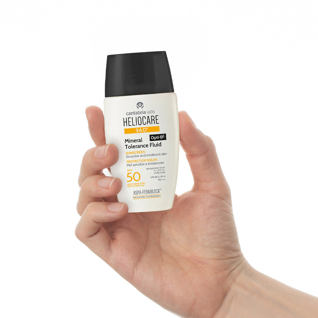 Heliocare 360° Mineral Tolerance Opti-D Fluid SPF 50+ påføring på hånd - Hudonline.no
