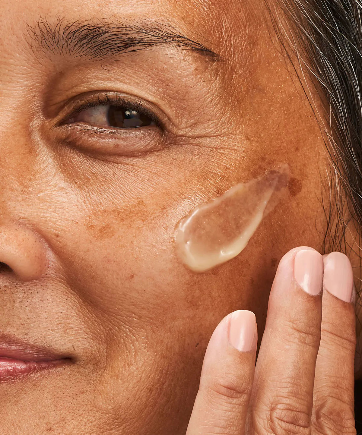 Neostrata Skin Active Hyaluronic Luminous Lift - www.Hudonline.no 