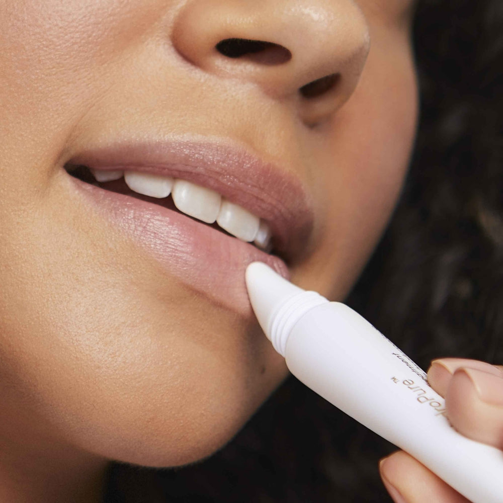 Jane Iredale HydroPure Lip Treatment på lepper - www.Hudonline.no