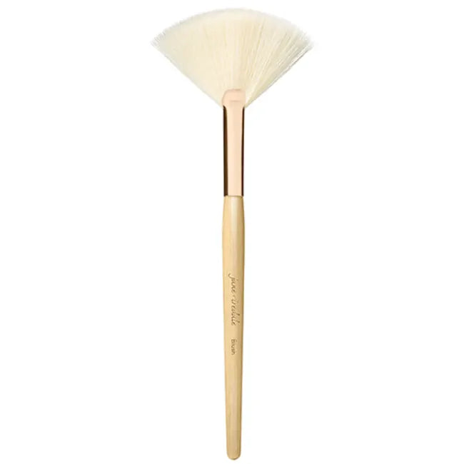 Jane Iredale blush brush white fan - www.Hudonline.no 